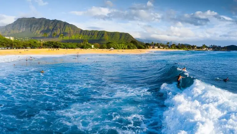 Best Surf Spots in Hawaii for Beginners