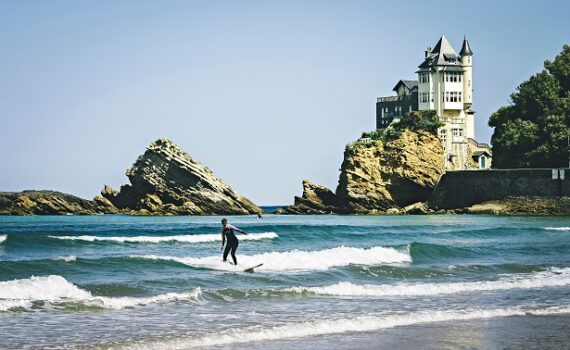 5 Best Surf Spots in France for Beginners
