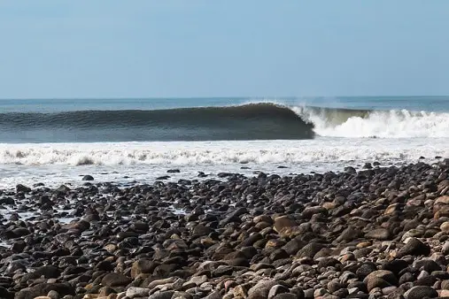 surf resorts in El Salvador