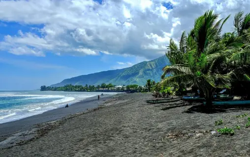 TAHITI - Fare Teava Beach