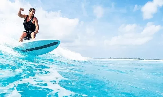 Best Surf Spots in the Maldives for Beginners